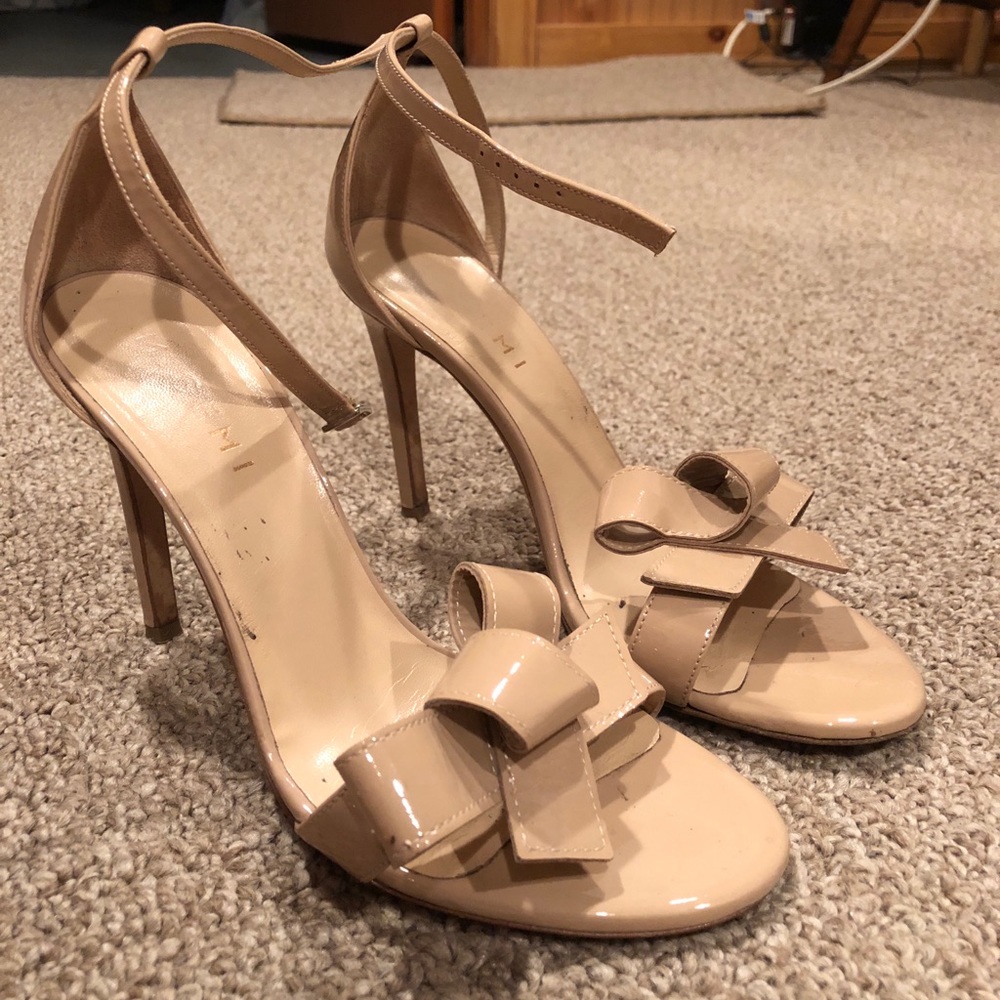 M. Gemi nude pumps
